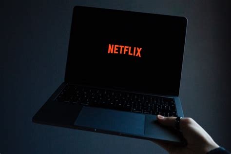Filmy a seriály z Netflixu teď můžete sledovat zdarma..